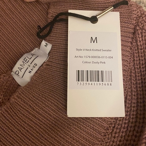 NA-KD V-Neck Ribbed Knit Sweater - Picture 4 of 4